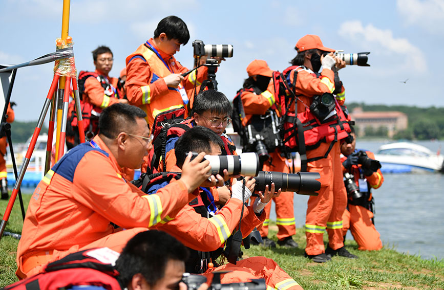 遼寧省應(yīng)急宣傳實(shí)戰(zhàn)拉動(dòng)演練暨崗位練兵大比武現(xiàn)場(chǎng)。遼寧省消防救援總隊(duì)供圖