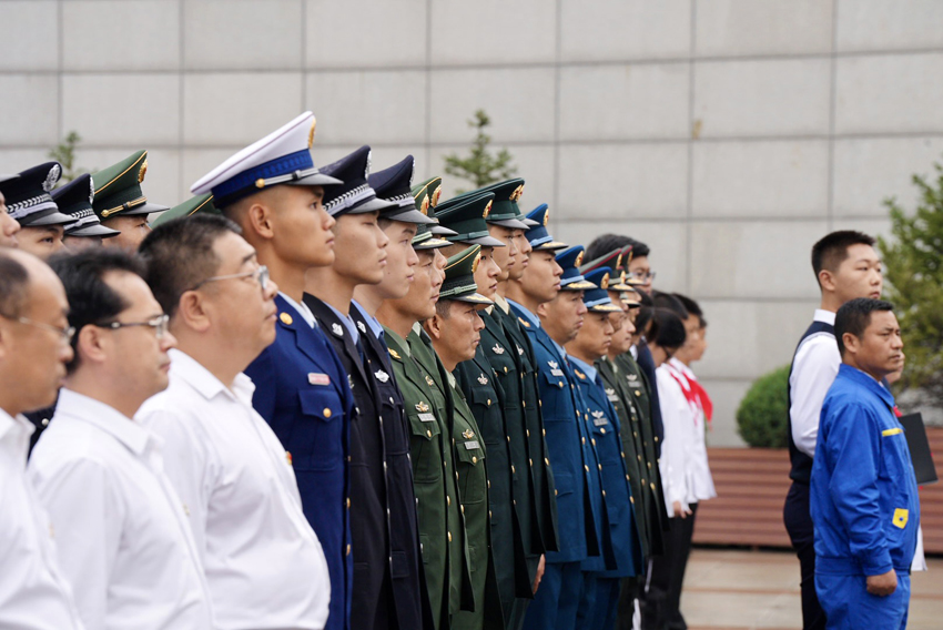 沈陽(yáng)舉行勿忘九一八撞鐘鳴警儀式。人民網(wǎng)記者 邱宇哲攝